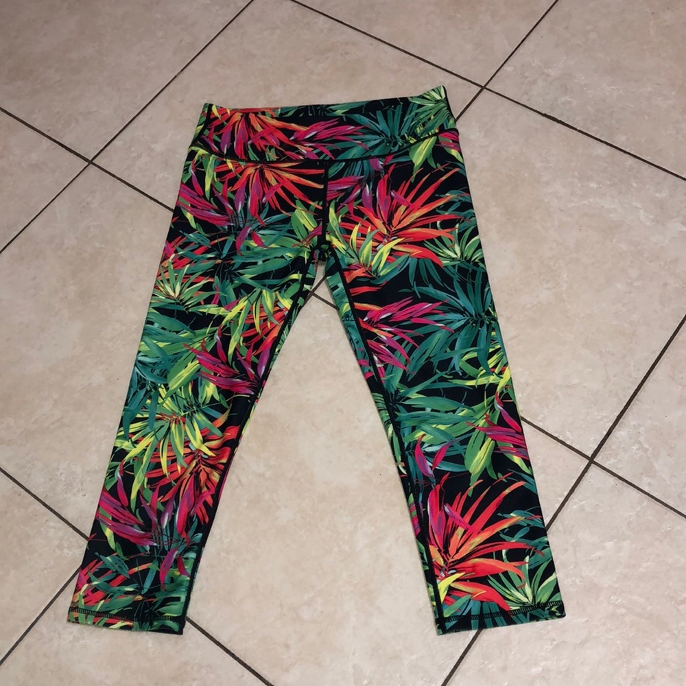 Fabletics Capris (Small) - image 6